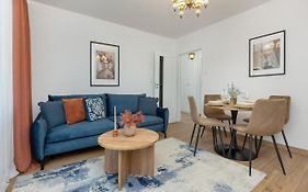 Central Warsaw Apartment Żurawia by Noclegi Renters